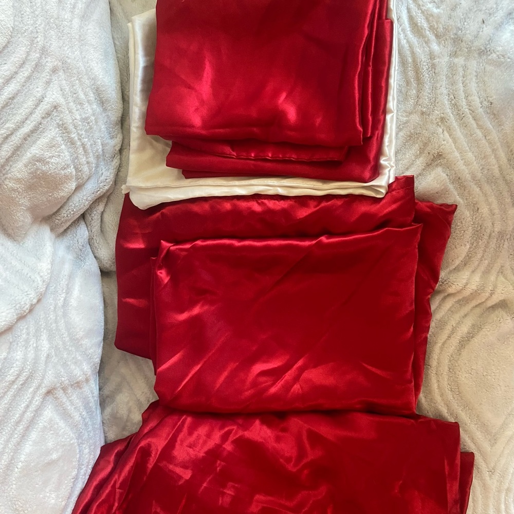 Full size silk sheets plus extra pillowcase